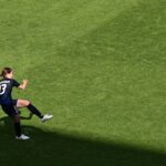 【サッカー女子予選リーグ】前半終了間際 北川ひかる 完璧なコースに吸い込まれるパーフェクトFK「日本×ナイジェリア」｜パリオリンピック™