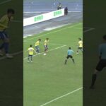 栃木ＳＣ対徳島ヴォルティスの試合で生まれたゴール前での激しい攻防！
