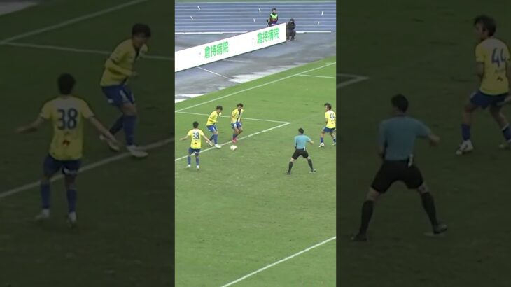 栃木ＳＣ対徳島ヴォルティスの試合で生まれたゴール前での激しい攻防！