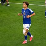 怪我をしたフリをする久保建英